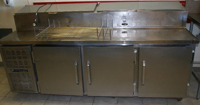 lot 3 image: Commercial Refridgerated Prep Table