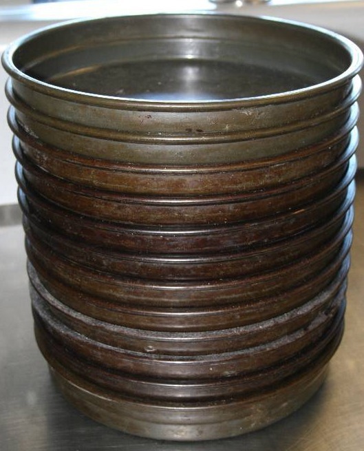 lot 12 image: Commercial Grade Pizza Pans