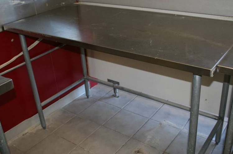 lot 14 image: Commercial Stainless Steel Table