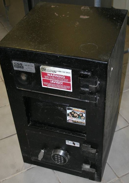 lot 15 image: Heavy Duty Safe