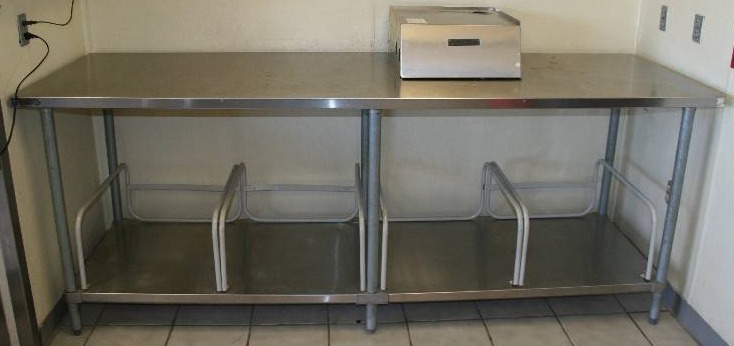lot 28 image: Commercial Stainless Steel Table