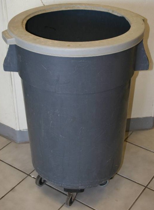 lot 30 image: Garbage Can on Wheels