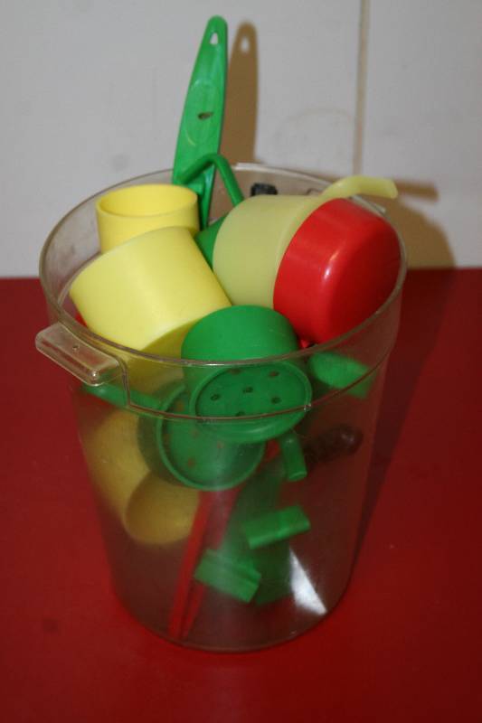lot 51 image: Plastic Food Container and Measuring Cups