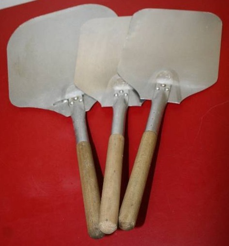 lot 71 image: Pizza Oven Spatulas
