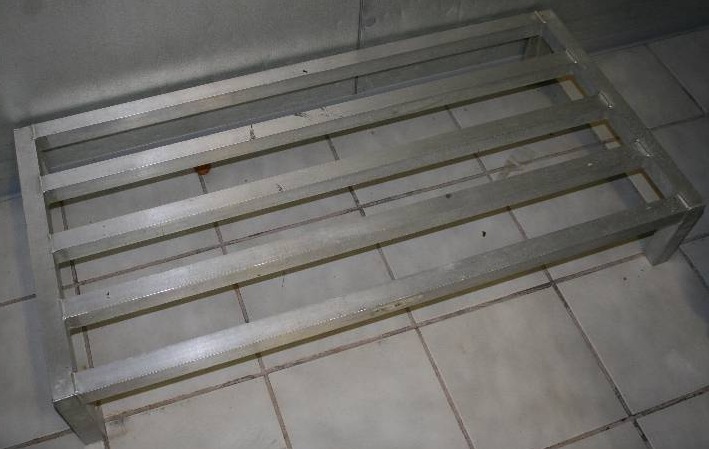 lot 75 image: Dunnage Rack