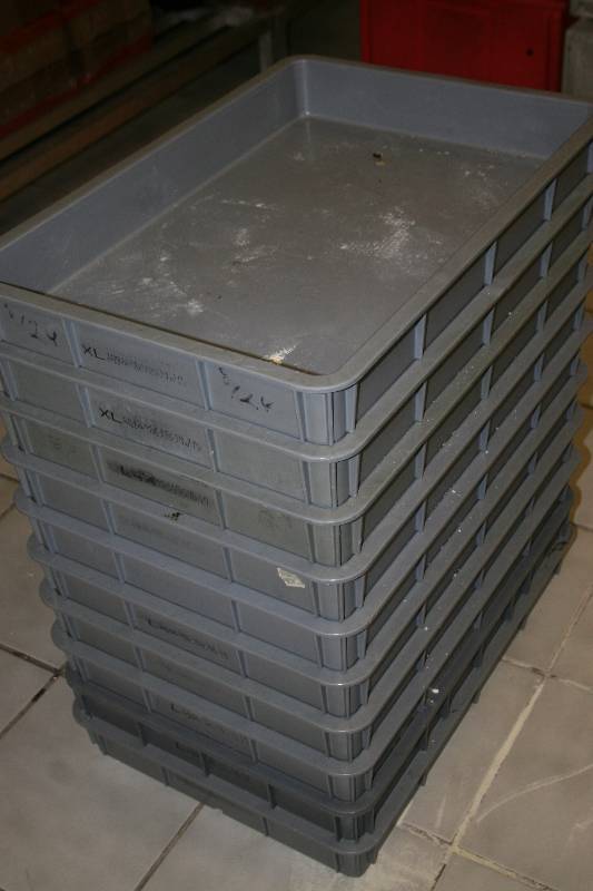 lot 95 image: Plastic Trays