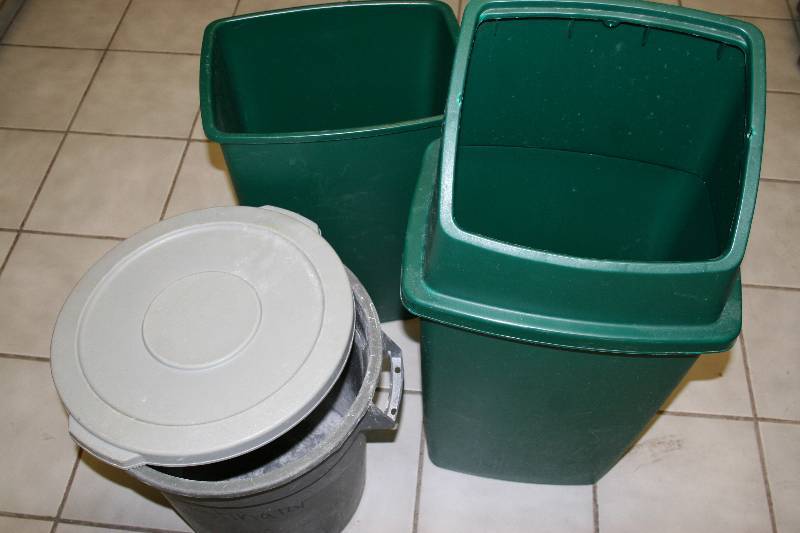 lot 125 image: Garbage Cans