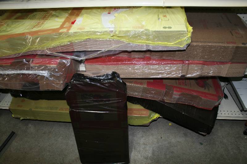 lot 153 image: LOTS of Pizza Boxes