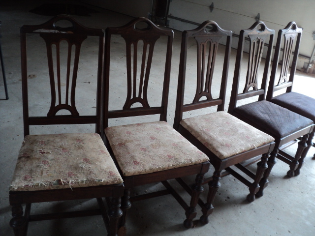 lot 3 image: matching set of 5 chairs...