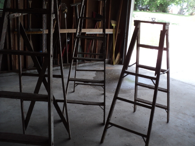 lot 11 image: 3 wood ladders...