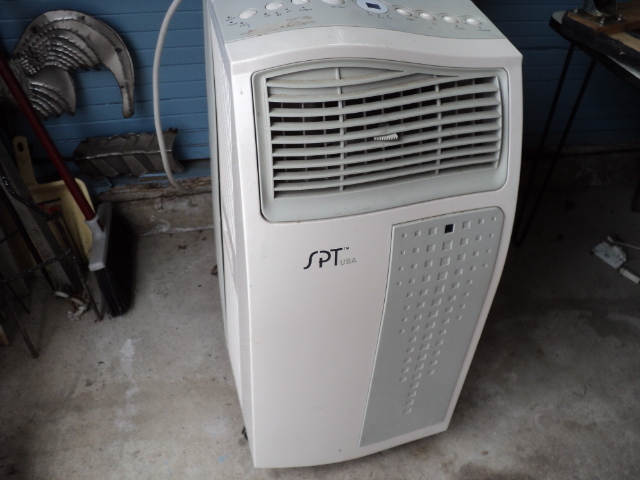 lot 24 image: SPT USA floor model portable air co...