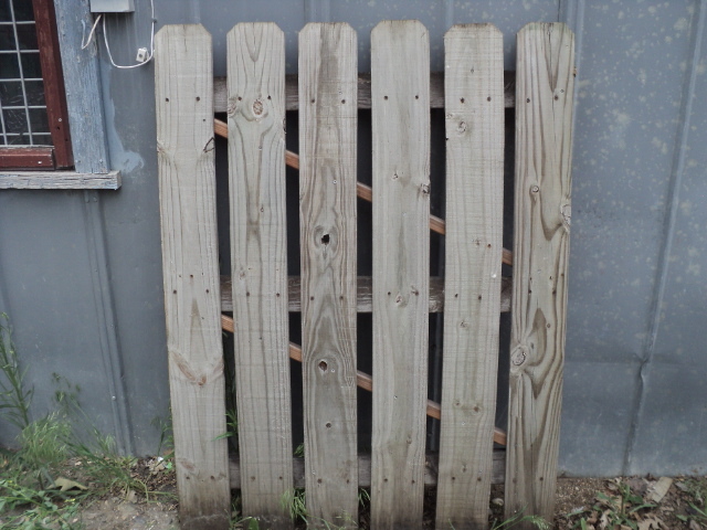 lot 25 image: fence gate - 39 x 52...