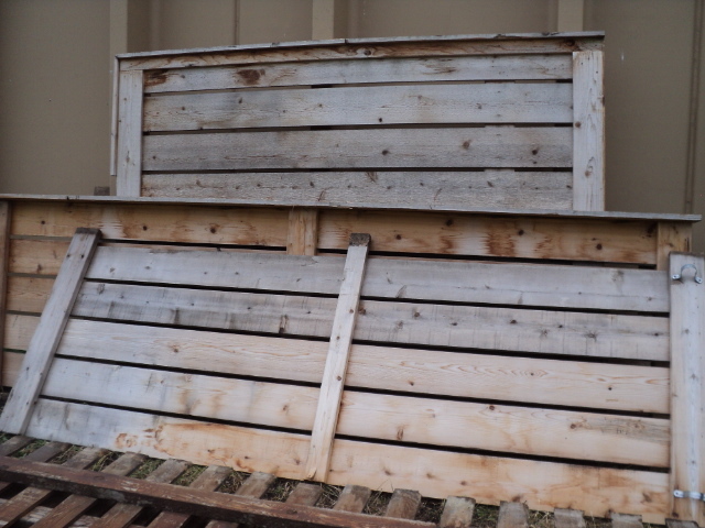 lot 38 image: 4 fence panels 10-11.5 long and v...