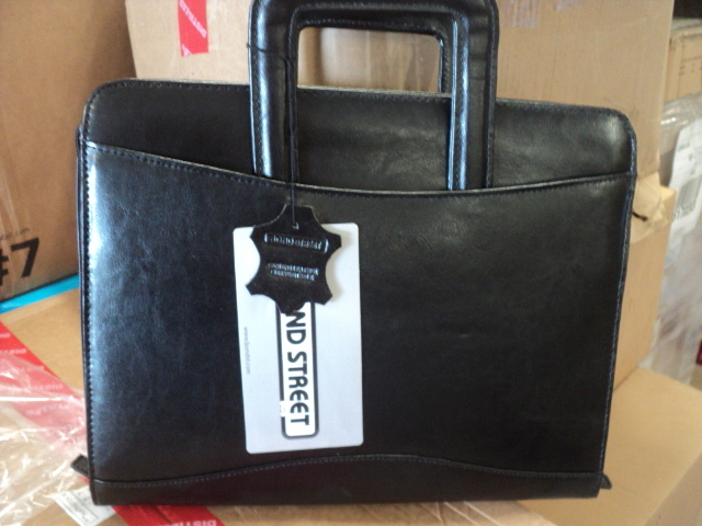 lot 131 image: Bondstreet leather business case...