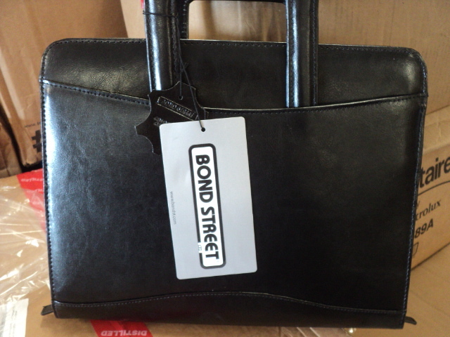 lot 132 image: Bondstreet leather business case...