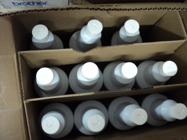 lot 140 image: 11 1 quart bottles of Crew Non-Acid...