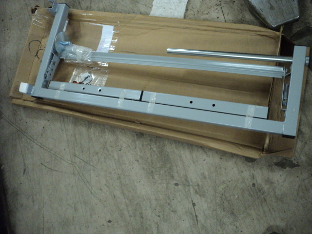 lot 178 image: 24 vertical roll paper cutter...