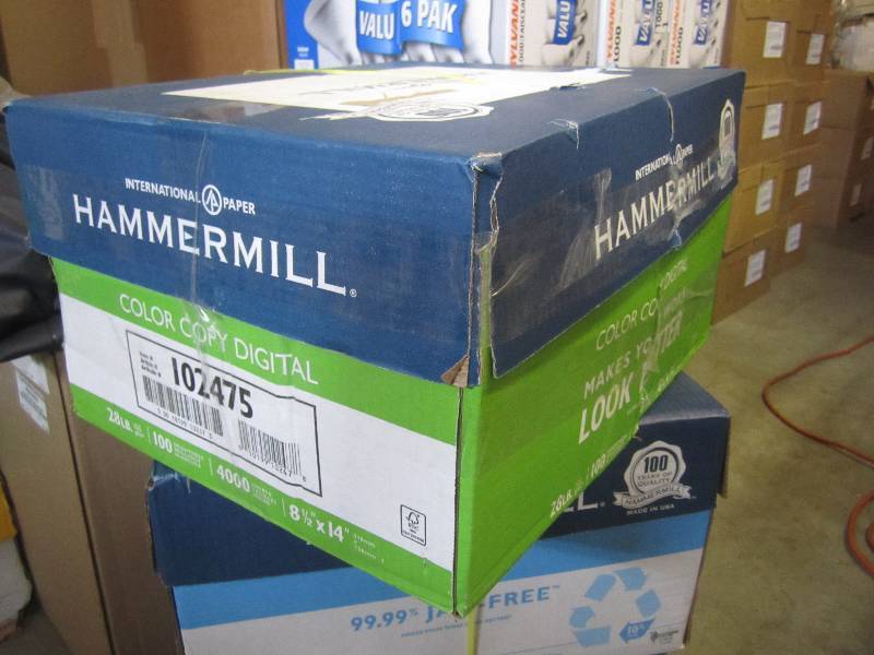 lot 24 image: Case of 4000 Sheets of 8,5 x 14 P...