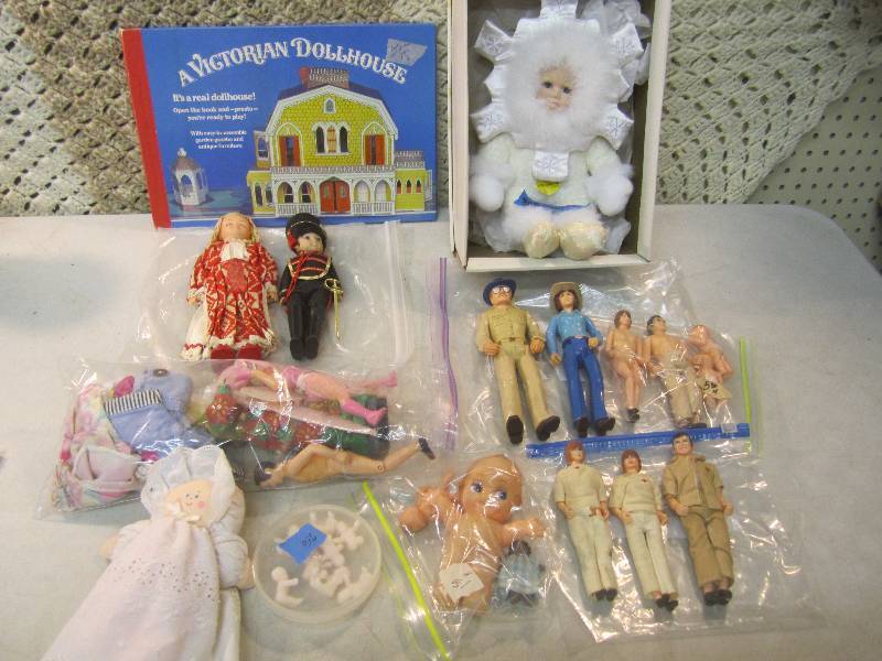 lot 46 image: Lot of Misc Dolls and Dollhouse Boo...