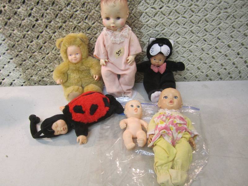 lot 53 image: Lot of Dolls See Photos  CS...
