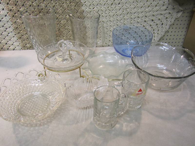 lot 64 image: Lot of Misc Glass See Photos  RM4...