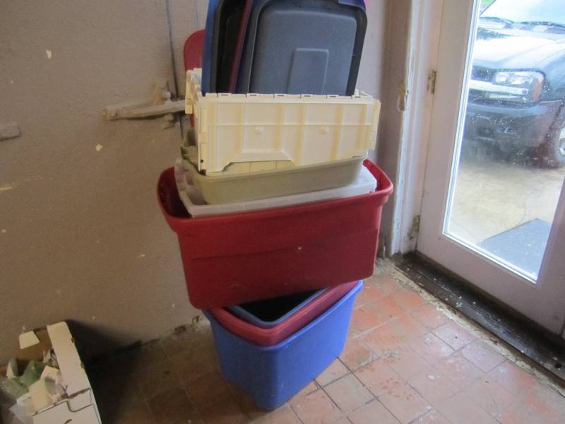 lot 73 image: 7 Misc Plastic Totes with Lids  A-3...