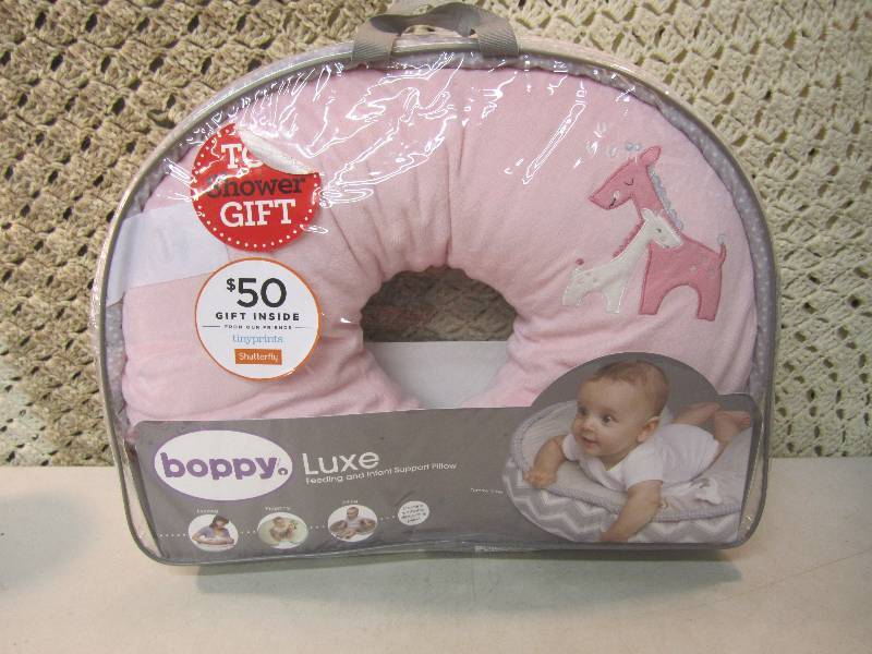 lot 74 image: Boppy Giraffe Feeding and Infant Su...