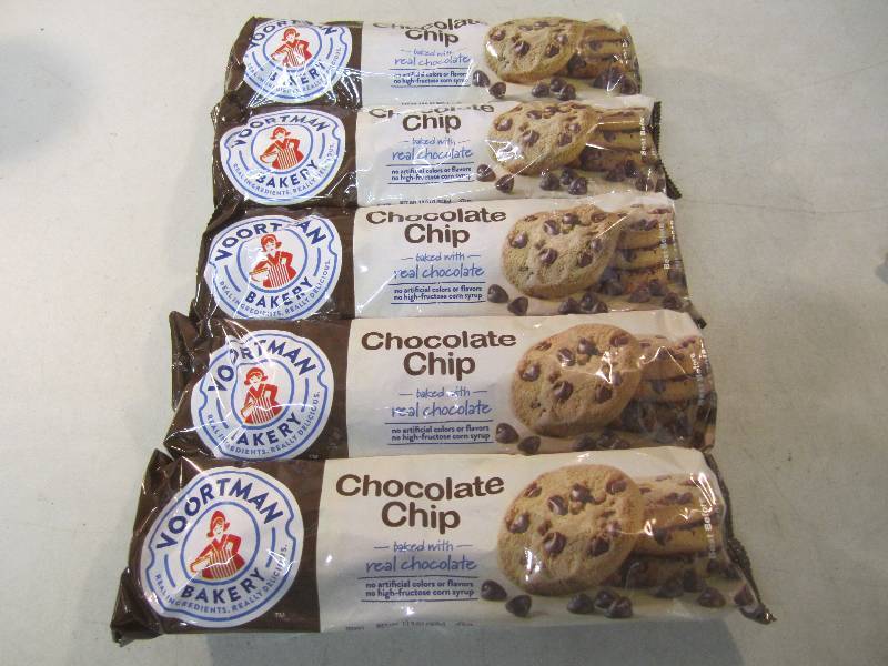 lot 107 image: 5 Packs of Chocolate Chip Cookies B...