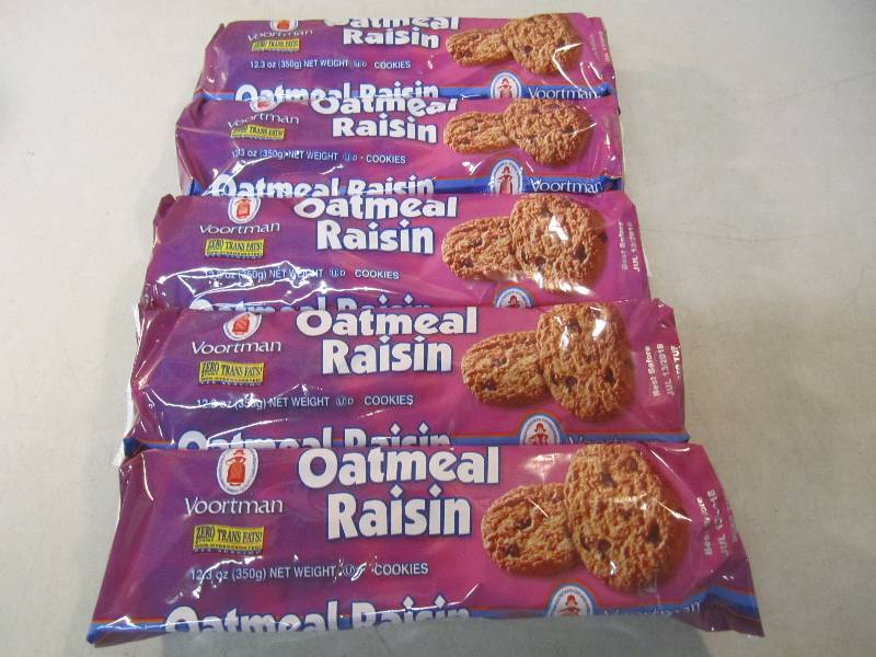 lot 108 image: 5 Packs of Oatmeal Raisin Cookies B...