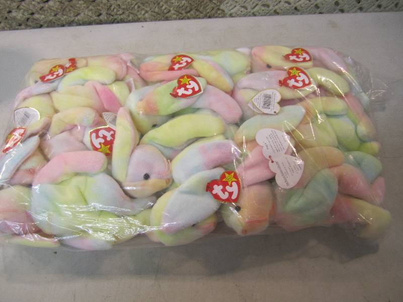 lot 119 image: Lot of 12 TY Beanie Baby Hippie R...