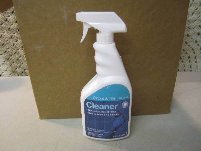 lot 122 image: 8 Spray Bottles of Grout & Tile Cle...