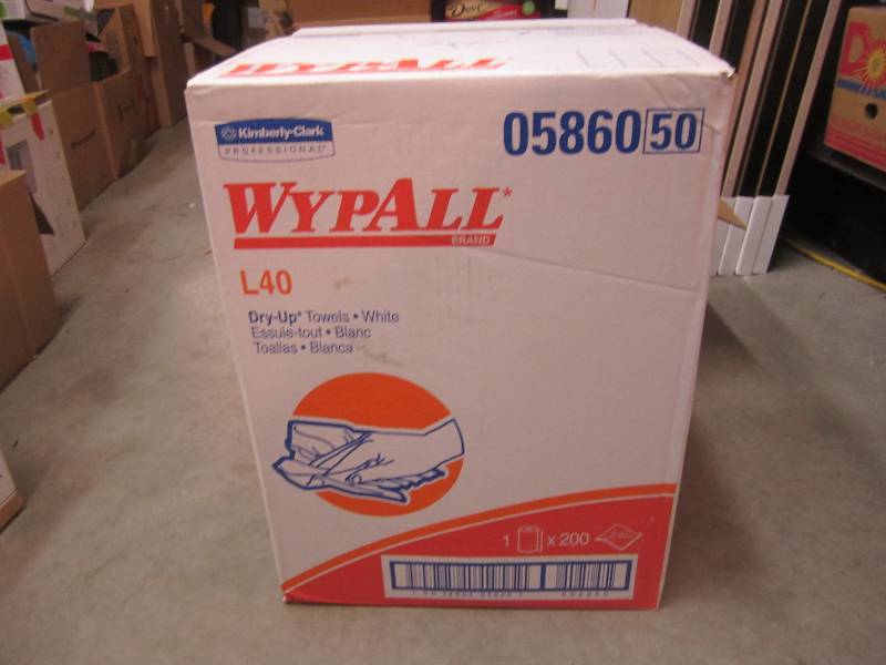 lot 161 image: Box of 200 WypAll L40 Dry-Up Towels...