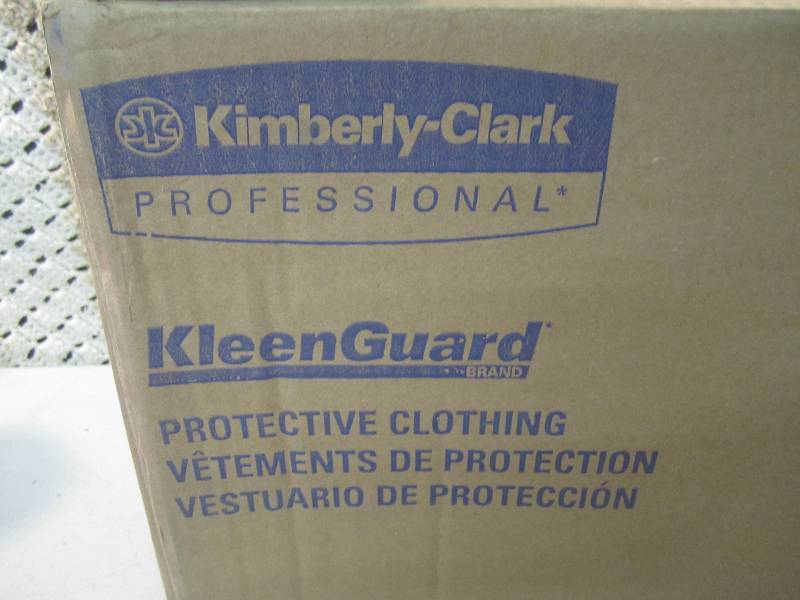 lot 165 image: Case of 24 Breathable Particle Prot...