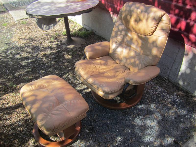 lot 166 image: Chair with Ottoman Chair Swivels an...