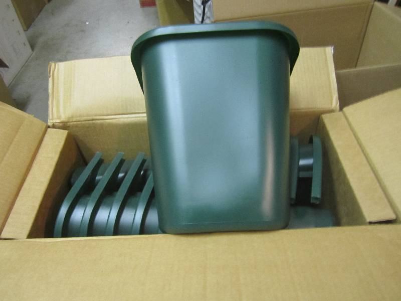 lot 183 image: Case of 12 Rubbermaid Wastebasket S...