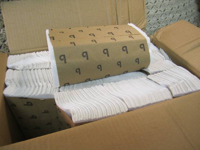 lot 189 image: Case of 2400 White C-Fold Towels 12...