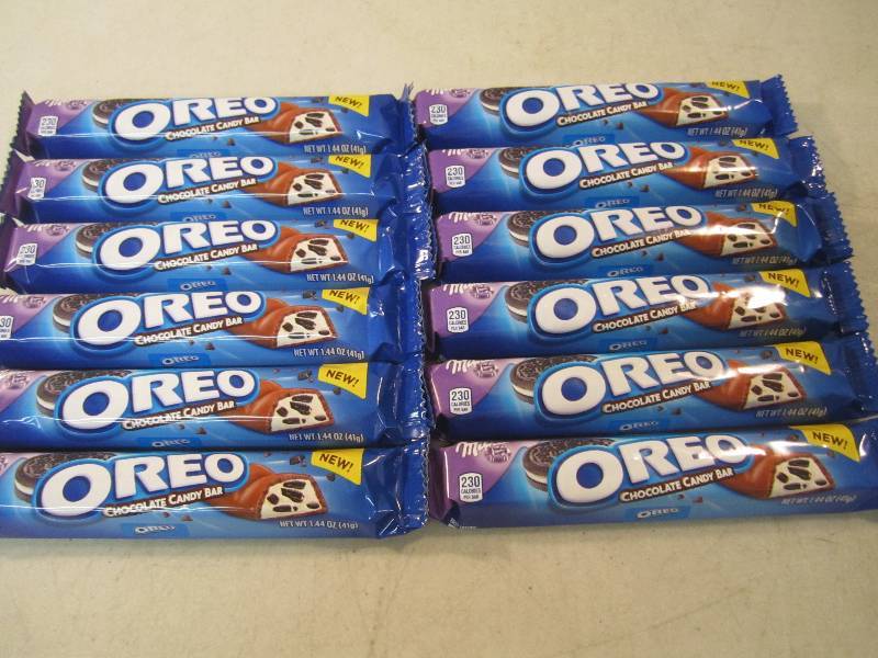 lot 205 image: 12 Oreo Chocolate Candy Bars Best b...