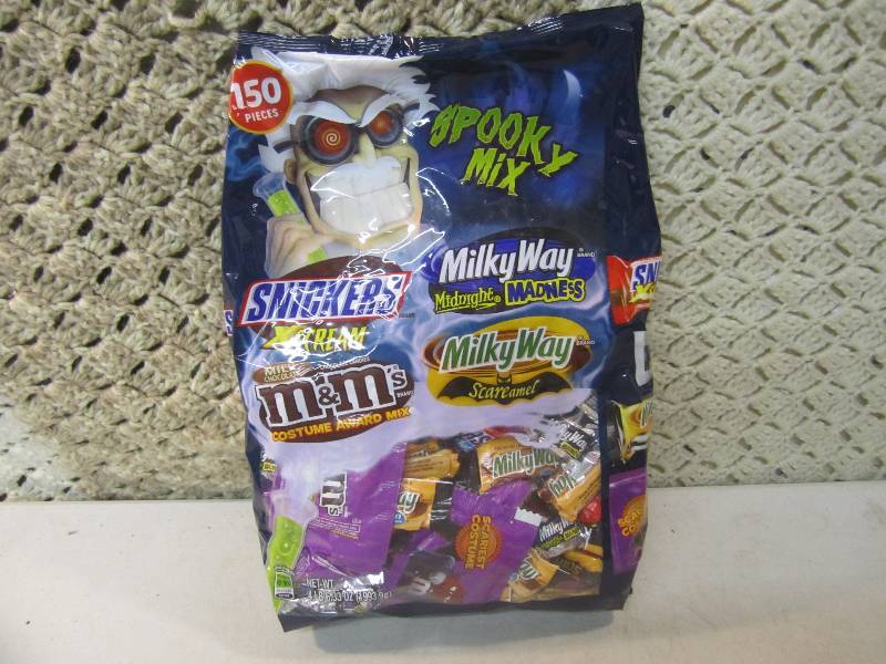 lot 211 image: Large Bag of Mixed Candy 150 Pieces...