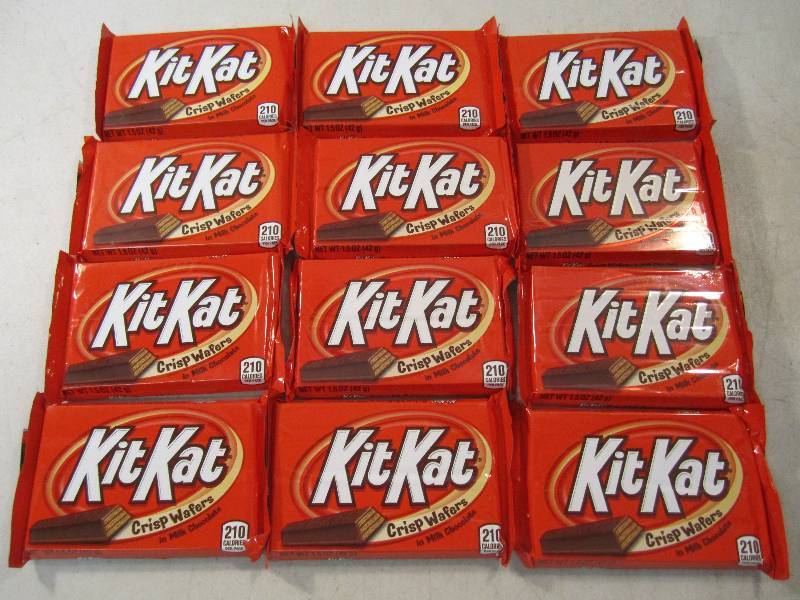 lot 216 image: 12 Kit Kat Crisp Wafers Candy Bars ...