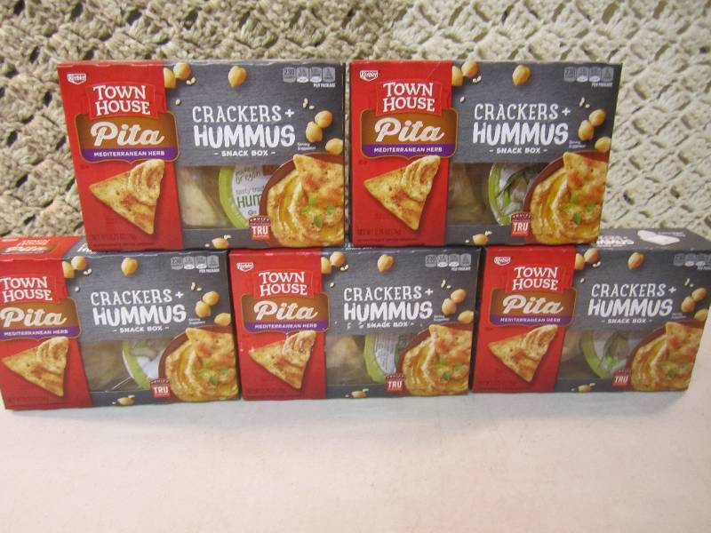 lot 233 image: 5 Keebler Crackers & Hummus Snack B...