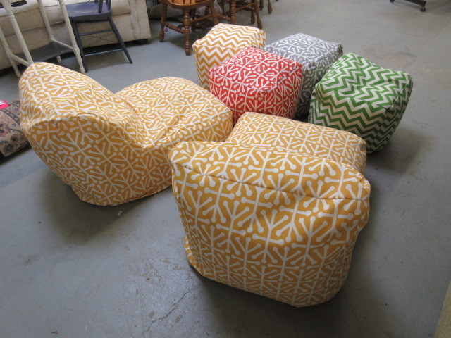 lot 902 image: MAJESTIC HOMEGOODS BEANBAG CHAIRS