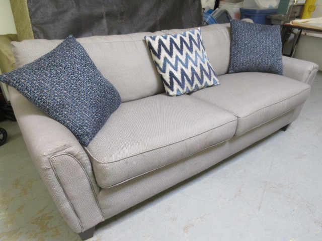 lot 903 image: USA MADE GRAY SOFA