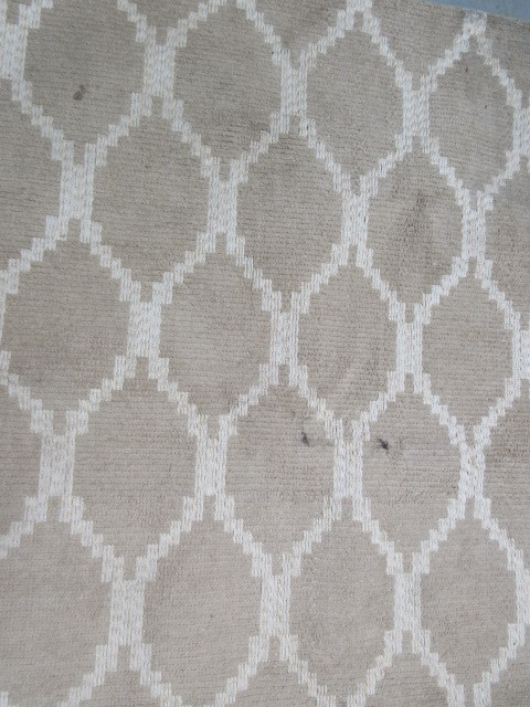 lot 906 image: THRESHOLD COTTON AREA RUG