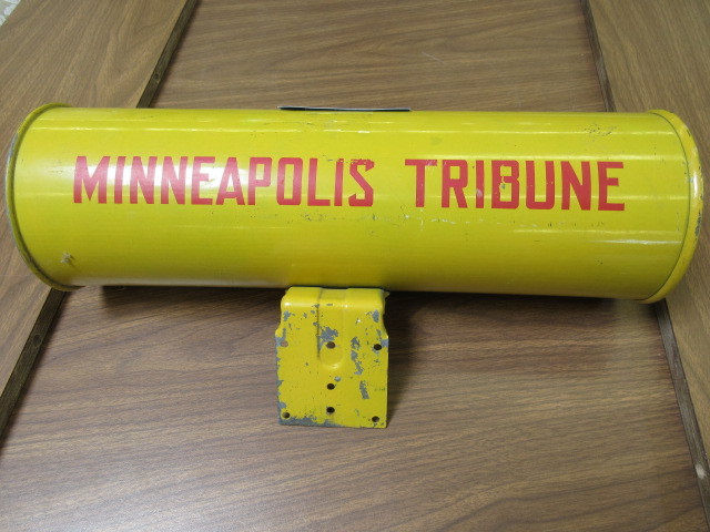 lot 914 image: VINTAGE METAL NEWSPAPER TUBE