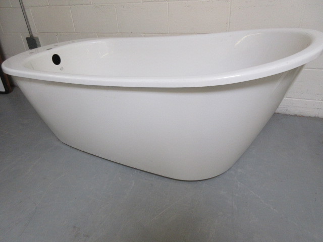 lot 916 image: NEW MAXX SAX FREESTANDING BATHTUB