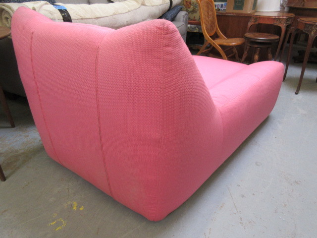 lot 929 image: LARGE PINK LOUNGE CHAIR