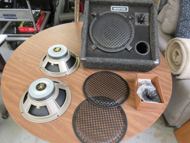 lot 932 image: SONIC AMP AND 2 NEW CELESTION G10 SPEAKERS