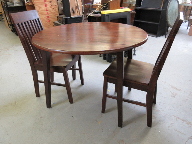 lot 939 image: SOLID WOOD DROP LEAF TABLE AND CHAIRS