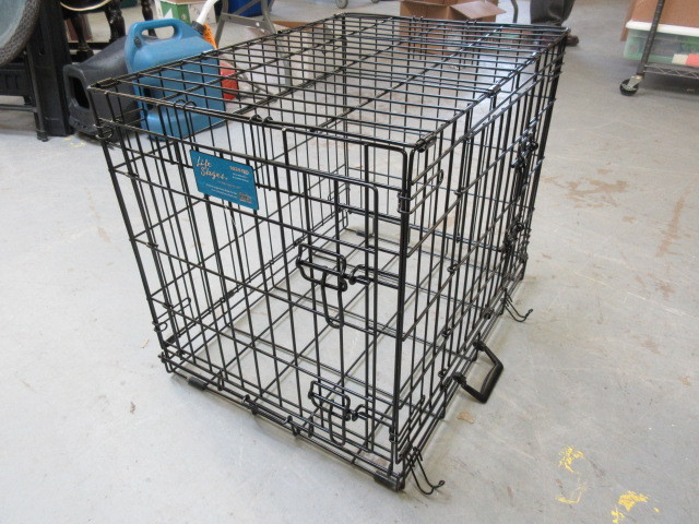lot 948 image: LIFE STAGES PET KENNEL