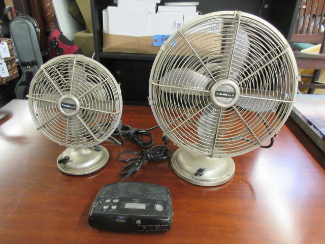 lot 951 image: ALLAIRE FANS AND GE CLOCK RADIO